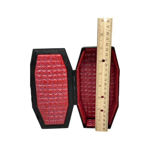 WWF WWE Undertaker 1998 Jacks Pacific Wrestl Coffin Casket Match Collectible RIP - Picture 4 of 11